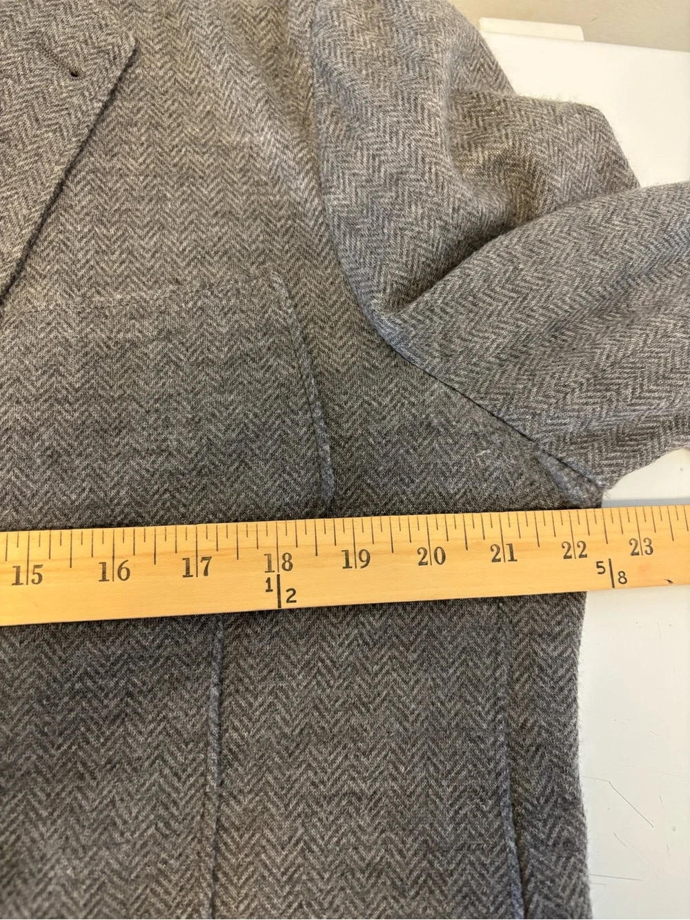 Giorgio Armani Cashmere Front Button Blazer Jacket Men’s Size 56 ( SNAGGED )